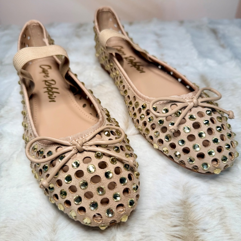 *Cape Robbin Beige Ballet Flats With Reflective Gold Accents & Metallic Cutouts